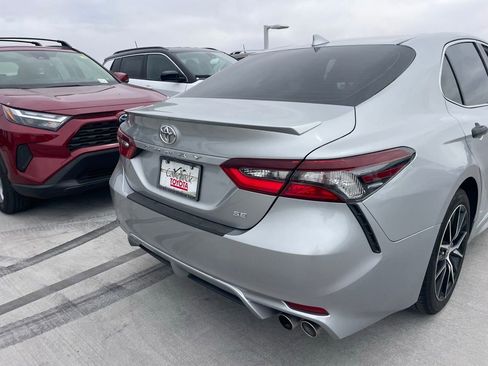 Used 2021 Toyota Camry SE w/ Carpet Mat Package (TMS) image 4