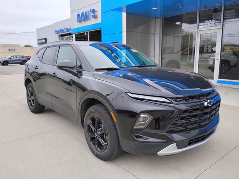 Used 2024 Chevrolet Blazer LT w/ Convenience Package FWD image 3