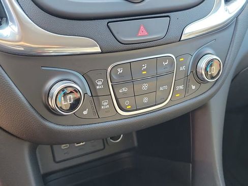 Used 2020 Chevrolet Equinox LT AWD/4WD image 19