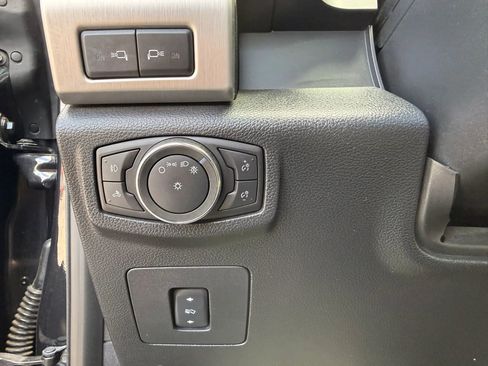 Used 2015 Ford F150 Platinum w/ Equipment Group 701A Luxury image 22