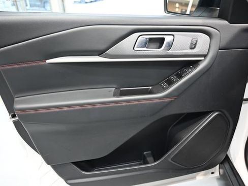 Used 2025 Ford Explorer ST-Line w/ ST-Line Street Pack image 26