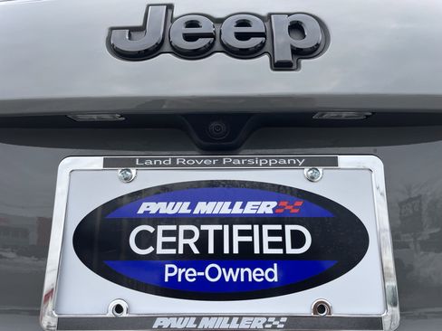 Used 2021 Jeep Grand Cherokee Laredo X image 39