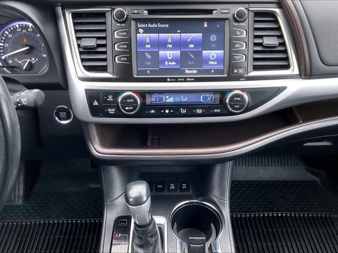 Used 2018 Toyota Highlander XLE image 9