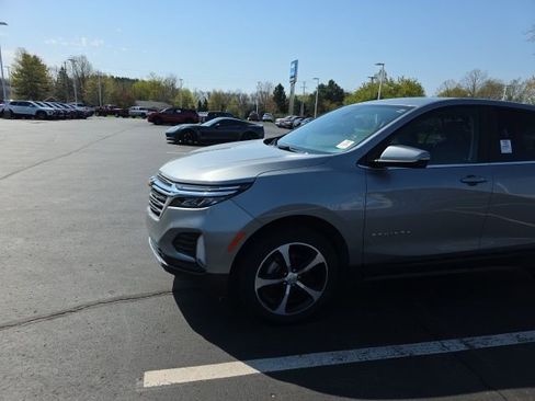 Used 2024 Chevrolet Equinox LT AWD/4WD image 2