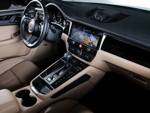 Certified 2025 Porsche Macan AWD/4WD image 14