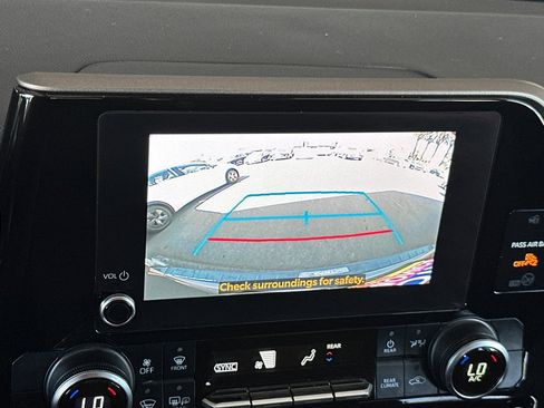 Used 2023 Toyota Highlander LE FWD image 22