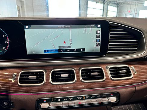 Used 2023 Mercedes-Benz GLS 450 4MATIC image 9