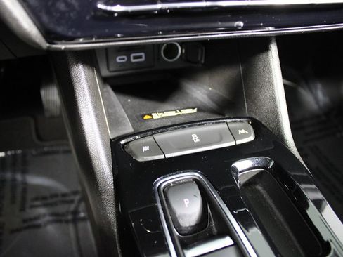 Used 2022 Chevrolet Bolt EUV LT image 15