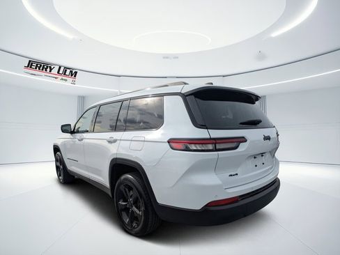 Used 2023 Jeep Grand Cherokee L Laredo image 5