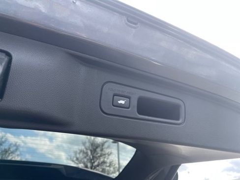 Certified 2025 Honda Pilot Touring image 18