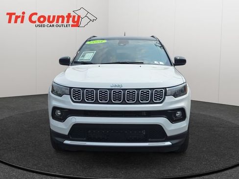 Used 2025 Jeep Compass Limited AWD/4WD image 2