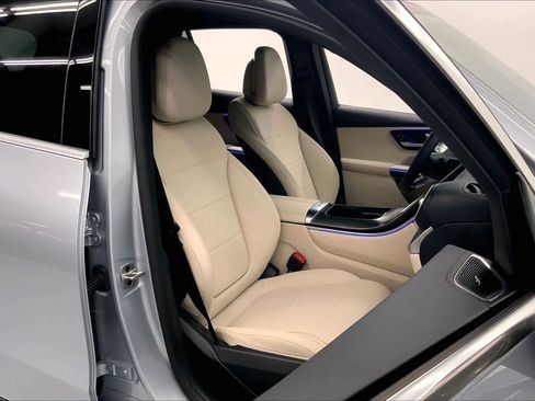 Used 2026 Mercedes-Benz GLC 300 image 12