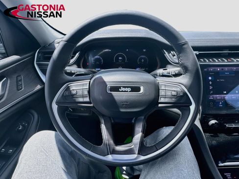 Used 2023 Jeep Grand Cherokee Limited AWD/4WD image 14