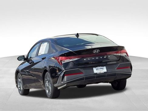 Used 2024 Hyundai Elantra SEL FWD image 5