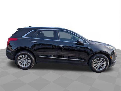 Used 2018 Cadillac XT5 Luxury w/ Driver Awareness Package FWD image 3