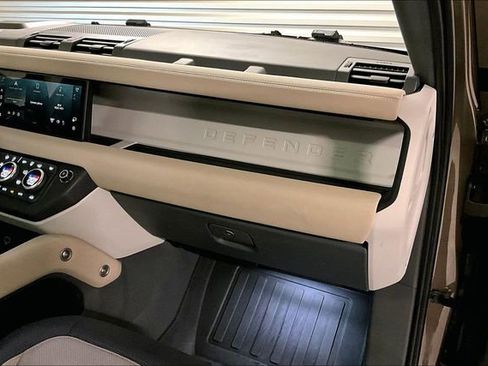 Certified 2024 Land Rover Defender 110 X-Dynamic SE image 25