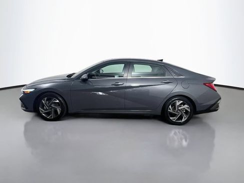 Used 2025 Hyundai Elantra Limited FWD image 6