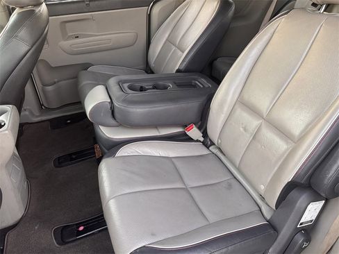 Used 2017 Kia Sedona LX w/ LX Essentials Premium Package image 27