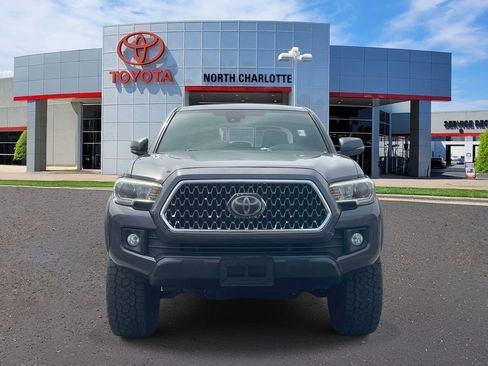 Used 2019 Toyota Tacoma TRD Off-Road image 2