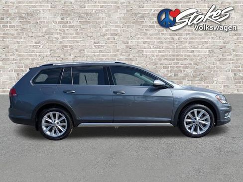 Used 2017 Volkswagen Golf Alltrack SE AWD/4WD image 3