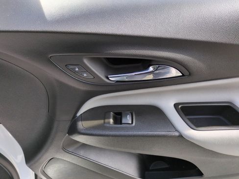 Used 2023 Chevrolet Equinox LS w/ Driver Confidence II Package FWD image 44