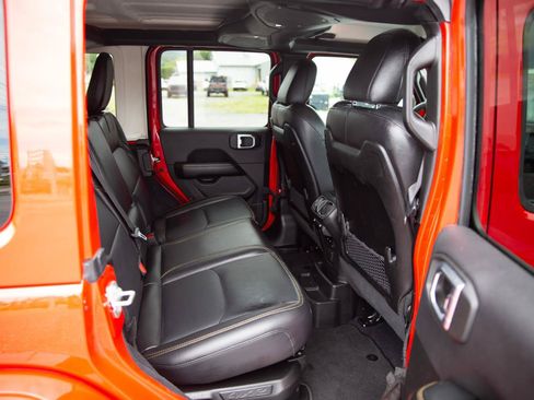 Used 2024 Jeep Wrangler Unlimited Sahara w/ Technology Group AWD/4WD image 23