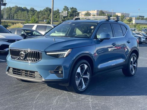Certified 2023 Volvo XC40 B5 Plus w/ Protection Package Premier AWD/4WD image 3