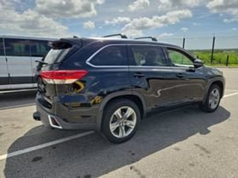 Used 2017 Toyota Highlander Limited AWD/4WD image 3