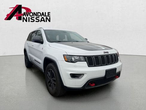 Used 2017 Jeep Grand Cherokee Trailhawk AWD/4WD image 4