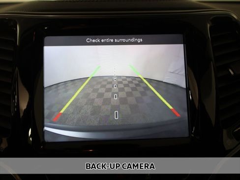 Used 2022 Jeep Cherokee Limited AWD/4WD image 6
