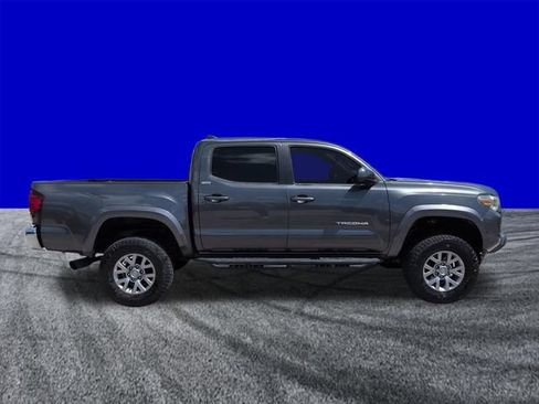 Used 2018 Toyota Tacoma SR5 RWD image 3