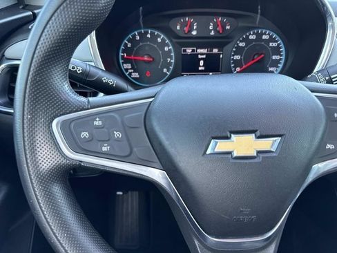 Used 2019 Chevrolet Equinox LS FWD image 15
