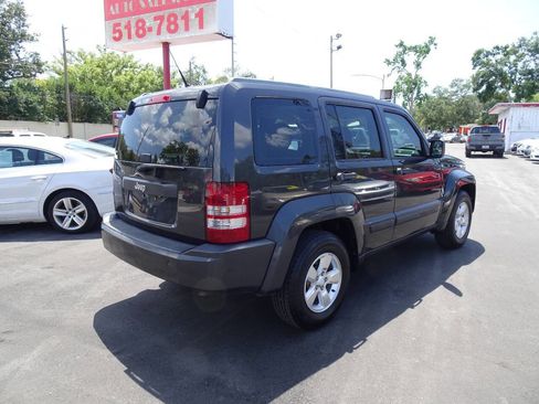 Used 2011 Jeep Liberty Sport image 8