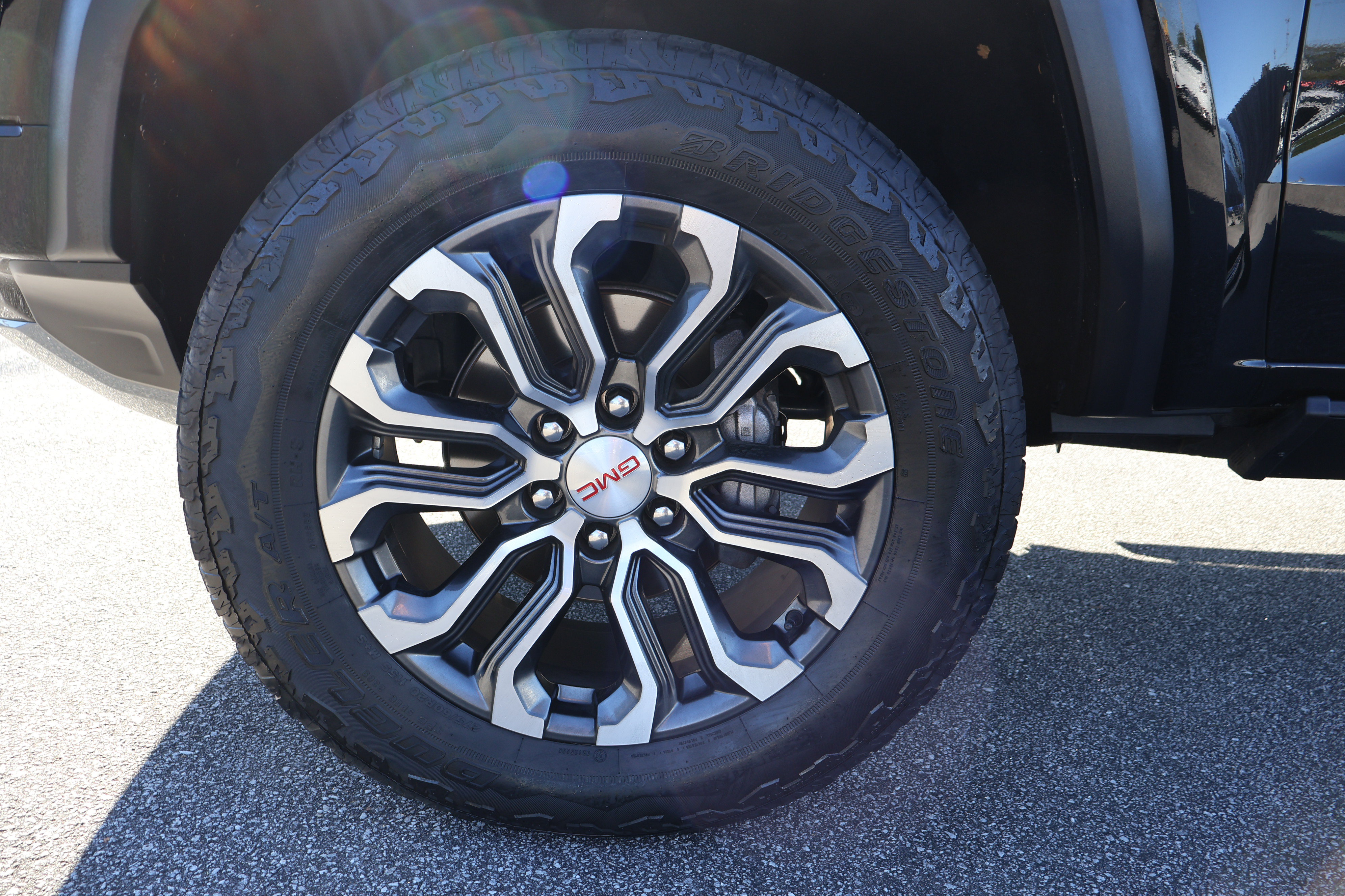 Used 2023 GMC Canyon Denali w/ Denali Black Edition AWD/4WD image 10