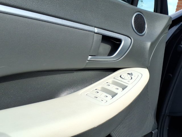 Used 2025 Hyundai Sonata SEL FWD image 3