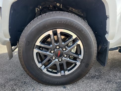 Used 2025 Toyota Tacoma TRD Sport w/ TRD Sport Premium Package AWD/4WD image 10