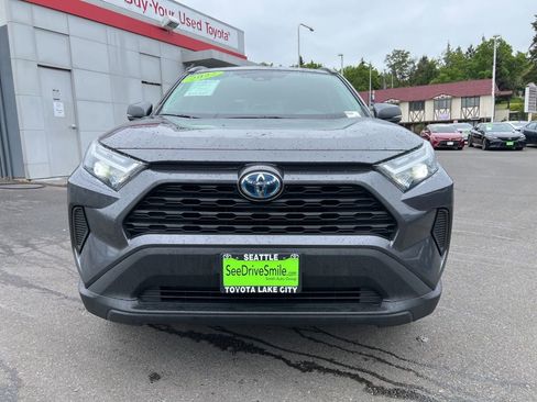 Used 2022 Toyota RAV4 XLE w/ Convenience Package AWD/4WD image 2