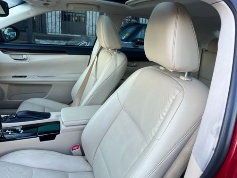 Used 2013 Lexus ES 350 w/ Luxury Pkg FWD image 26