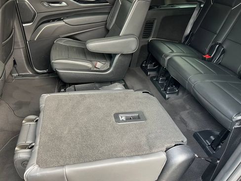 Used 2024 Cadillac Escalade ESV Sport AWD/4WD image 17