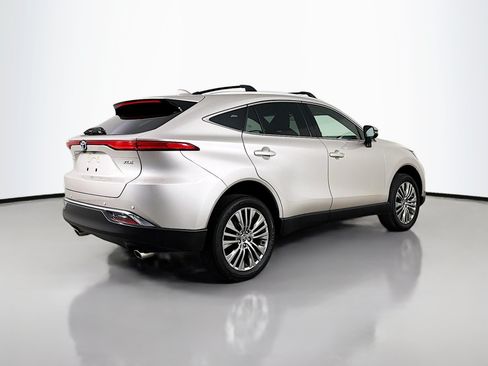 Used 2023 Toyota Venza XLE AWD/4WD image 7