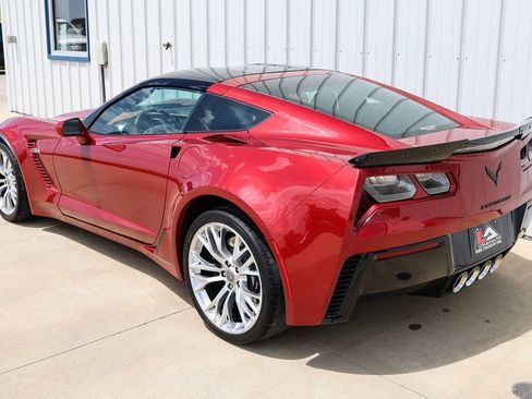 Used 2015 Chevrolet Corvette Z06 w/ 3LZ Preferred Equipment Group RWD image 3