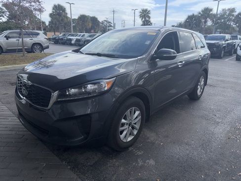Used 2020 Kia Sorento LX image 3