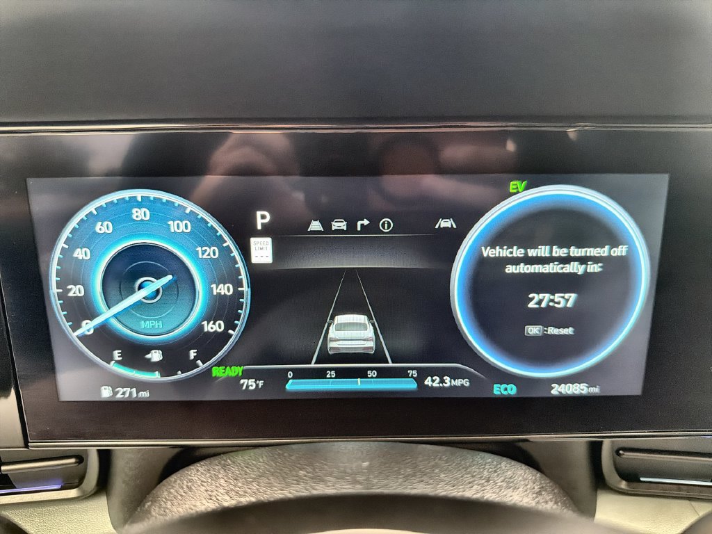 Used 2025 Hyundai Elantra Limited FWD image 10