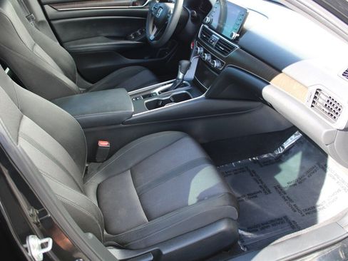 Used 2018 Honda Accord EX image 18