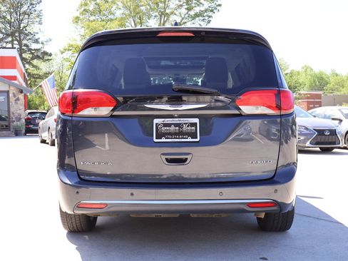 Used 2020 Chrysler Pacifica Limited w/ Tire & Wheel Group image 5