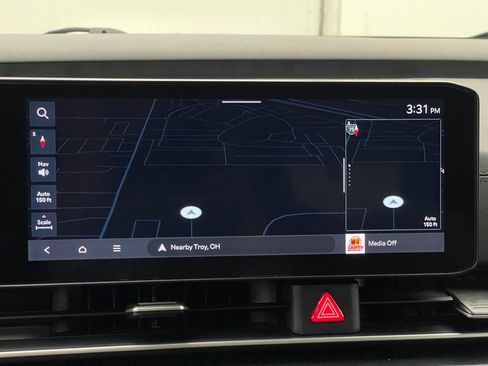 Used 2025 Kia Carnival FWD image 25