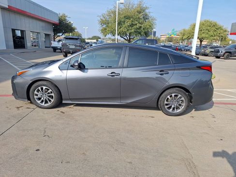 Used 2019 Toyota Prius Limited image 3