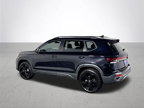 New 2025 Volkswagen Taos SE image 8