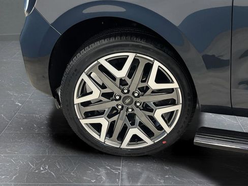 Used 2025 Ford Expedition Max Platinum w/ Platinum Ultimate Package image 42