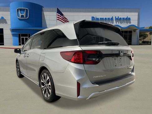 New 2026 Honda Odyssey Elite image 3